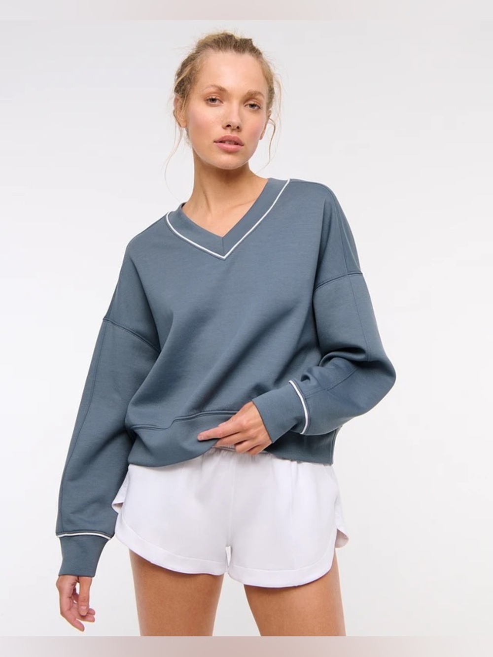 Abercrombie & Fitch
YPB neoKNIT V-Neck